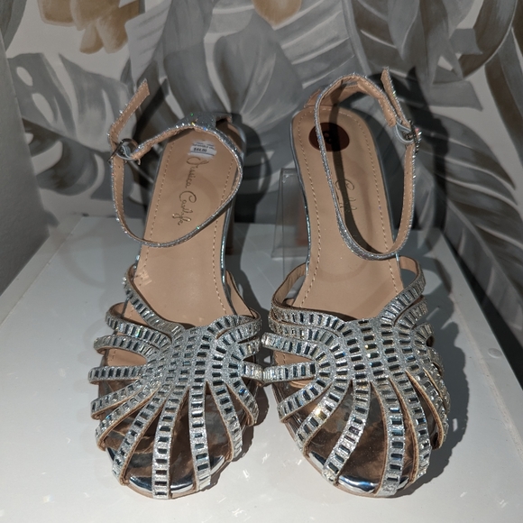 Silver heels - Picture 2 of 5